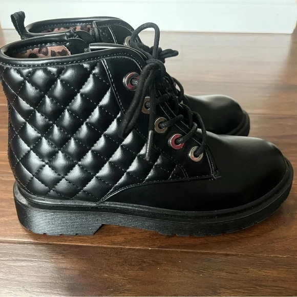 Steve Madden Quilted Combat Boots-girls size 4 NWOT - Picture 1 of 10